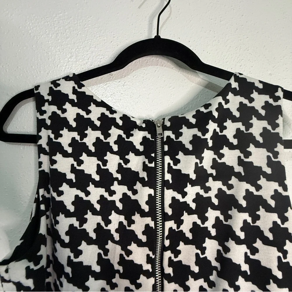 New Directions Black & White Houndstooth Sleeveless Dress, belted waist. Sz M. - Picture 6 of 8